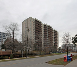 Bathurst Towers in Toronto, ON - Building Photo - Building Photo