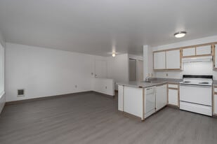 Tice Park in McMinnville, OR - Building Photo