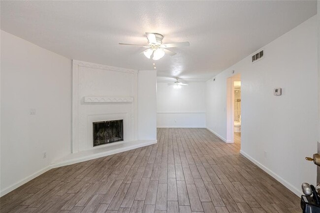 6038 Northwest Expy in Warr Acres, OK - Building Photo - Building Photo