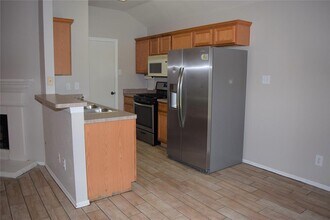 230 Rolling Brook Dr in Dickinson, TX - Building Photo - Building Photo
