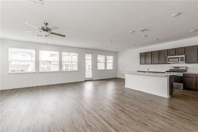 712 Affazia Ln in Andice, TX - Foto de edificio - Building Photo