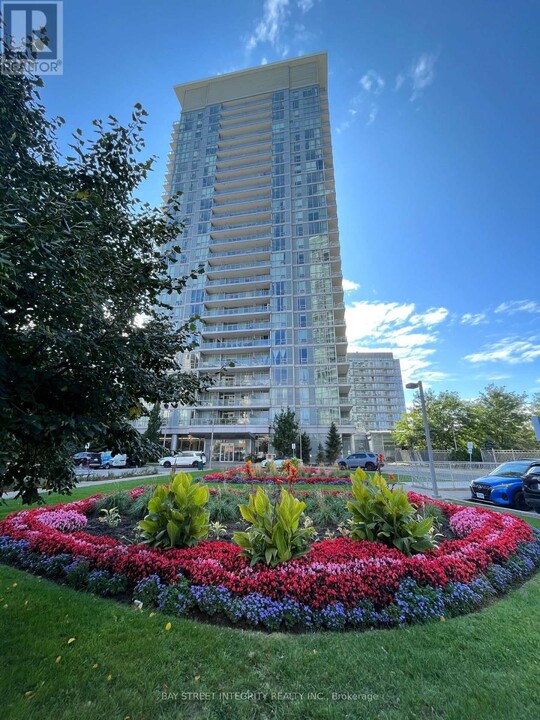 62-1562 Forest Manor Rd in Toronto, ON - Building Photo