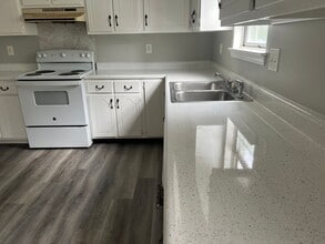 827 Brian Ct in Radcliff, KY - Building Photo - Building Photo