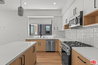 5841 Kester Ave in Los Angeles, CA - Building Photo - Building Photo