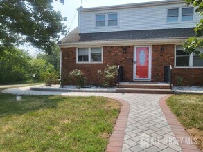 100 Main St in South Plainfield, NJ - Building Photo - Building Photo