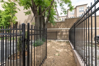 523 Grand Blvd, Unit 1B in Kansas City, MO - Foto de edificio - Building Photo