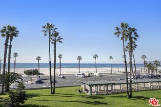 2101 Ocean Ave in Santa Monica, CA - Building Photo - Building Photo