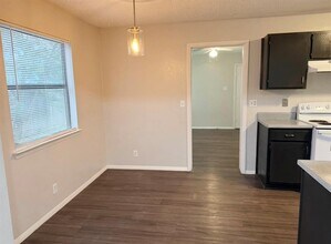 813 Lloyd Ln in Elgin, TX - Building Photo - Building Photo