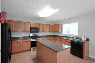 415 Silver Spring St in Dallas, GA - Building Photo - Building Photo