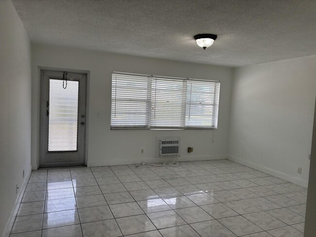 218 Windsor E in West Palm Beach, FL - Building Photo - Building Photo