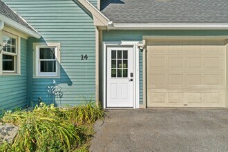 14 Brickyard Rd in Essex Junction, VT - Foto de edificio - Building Photo