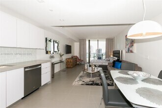 1600 NE 1st Ave, Unit 04 in Miami, FL - Foto de edificio - Building Photo