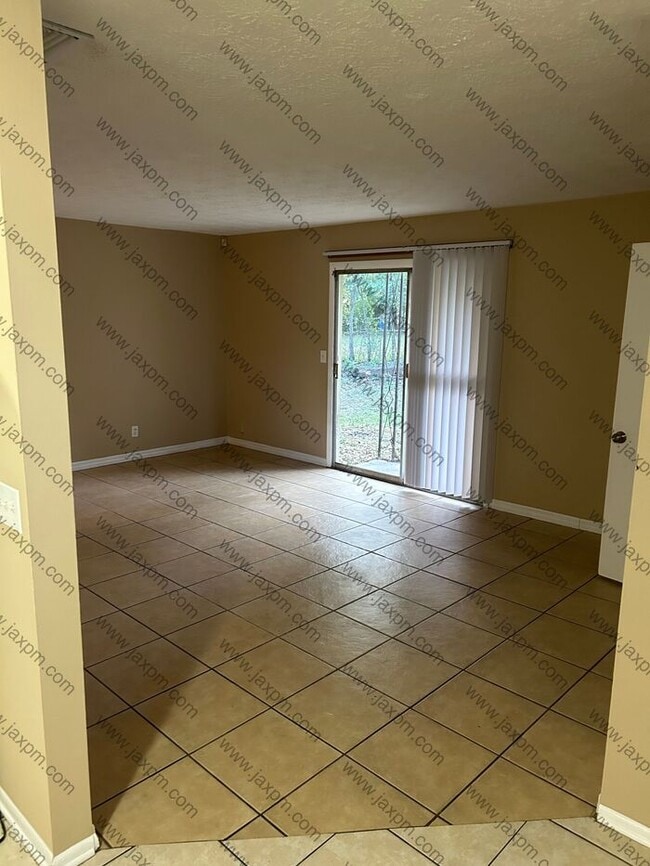 7076 Queen of Hearts Ct in Jacksonville, FL - Building Photo - Building Photo