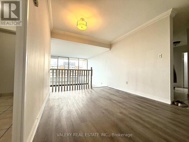 25 Four Winds Dr in Toronto, ON - Building Photo - Building Photo