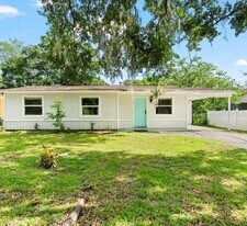 1911 SE 14th Ave in Gainesville, FL - Building Photo