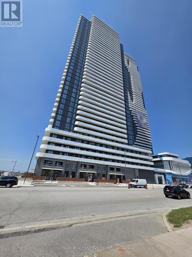 8 Interchange Wy in Vaughan, ON - Building Photo - Building Photo