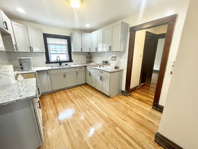 1082 Canterbury St, Unit 1 in Boston, MA - Building Photo - Building Photo