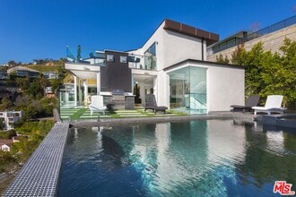 1623 Viewmont Dr in Los Angeles, CA - Foto de edificio - Building Photo