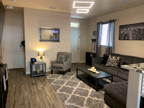 10637 Microlith Rd SW in Albuquerque, NM - Building Photo - Building Photo