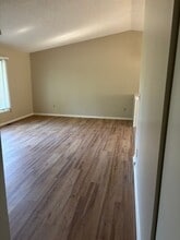 11 Maple Ct in Chelsea, MI - Foto de edificio - Building Photo