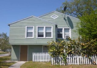 Cabana Bay Apartments in Gulfport, FL - Building Photo - Building Photo