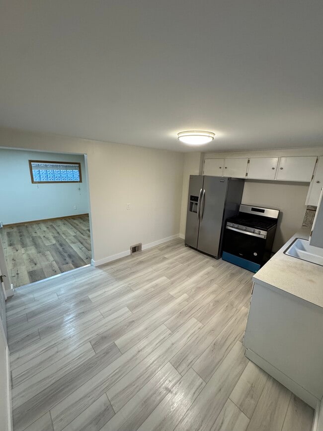343 Homecrest Dr, Unit Upper in Snyder, NY - Foto de edificio - Building Photo
