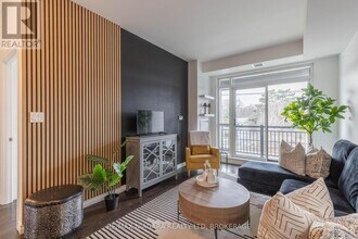 34-234 Plains Rd E in Burlington, ON - Building Photo - Building Photo