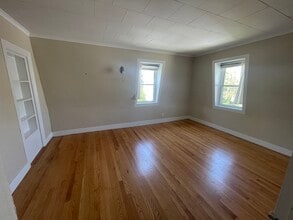 48 Bank St, Unit 2 in North Attleboro, MA - Foto de edificio - Building Photo