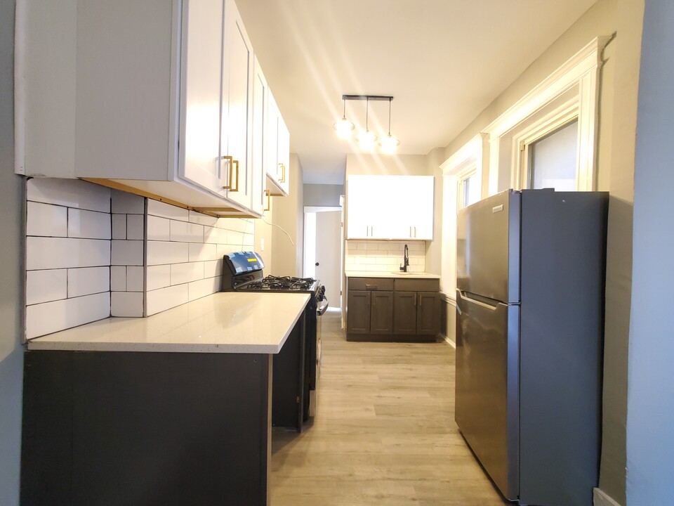 102 Romaine Ave in Jersey City, NJ - Building Photo