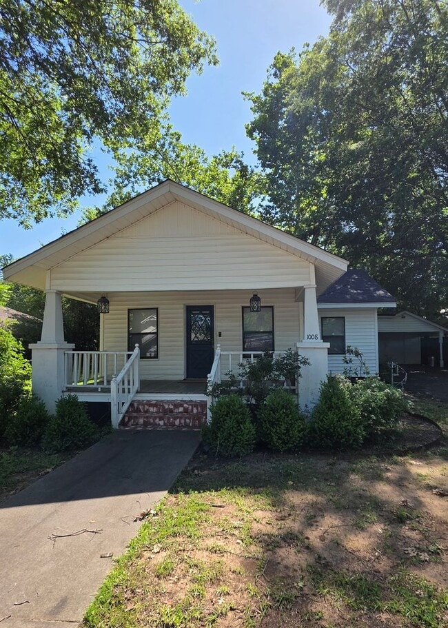 property at 1008 N Boston Pl