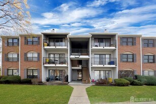 479 Danbury Ln in East Brunswick, NJ - Building Photo