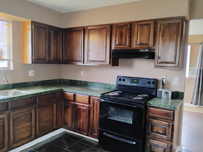 property at 6751 E 72nd Pl