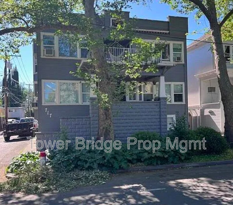 717 17th St in Sacramento, CA - Foto de edificio