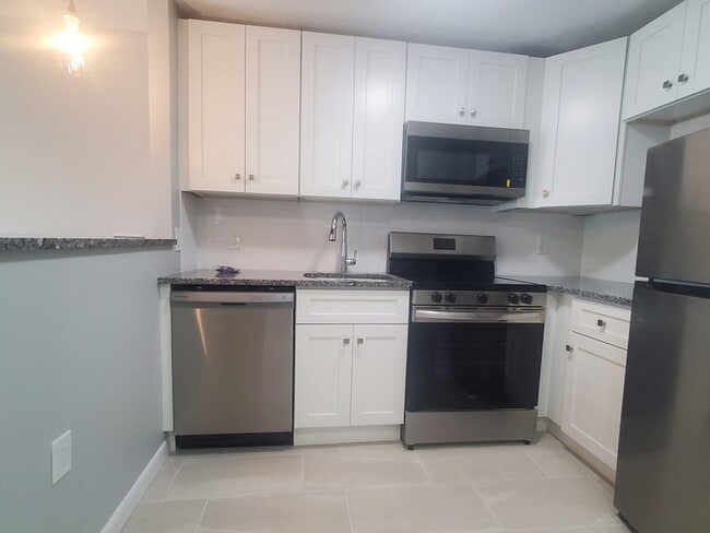 10 Copeland St, Unit 402 in Quincy, MA - Building Photo - Building Photo
