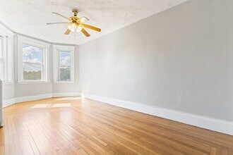 1412 Commonwealth Ave, Unit #1 in Boston, MA - Foto de edificio - Building Photo