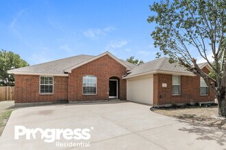 302 Shadow Bend Cir in Red Oak, TX - Building Photo - Building Photo
