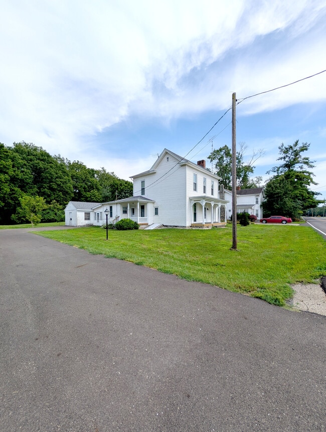 6132 Reily Millville Rd in Oxford, OH - Building Photo - Building Photo