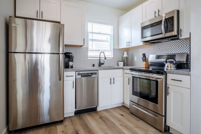 331 N Alexandria Ave, Unit 331.25