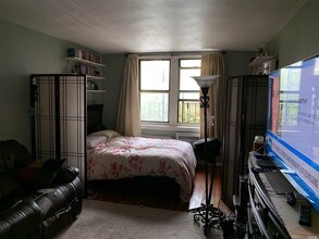 67-41 Burns St-Unit -201 in Queens, NY - Building Photo - Building Photo