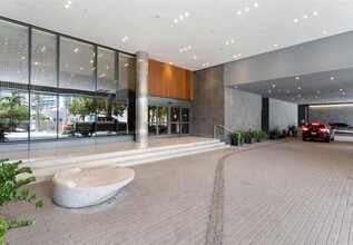 88 SW 7th St, Unit 1708 in Miami, FL - Foto de edificio - Building Photo