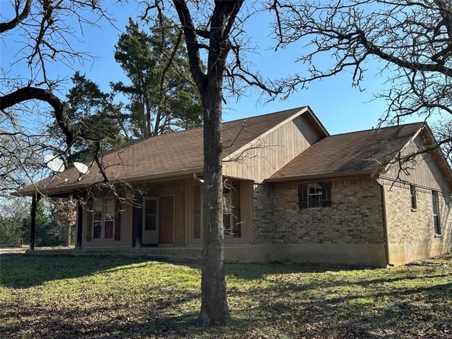 1047 Private Rd 3022 in Elgin, TX - Building Photo - Building Photo