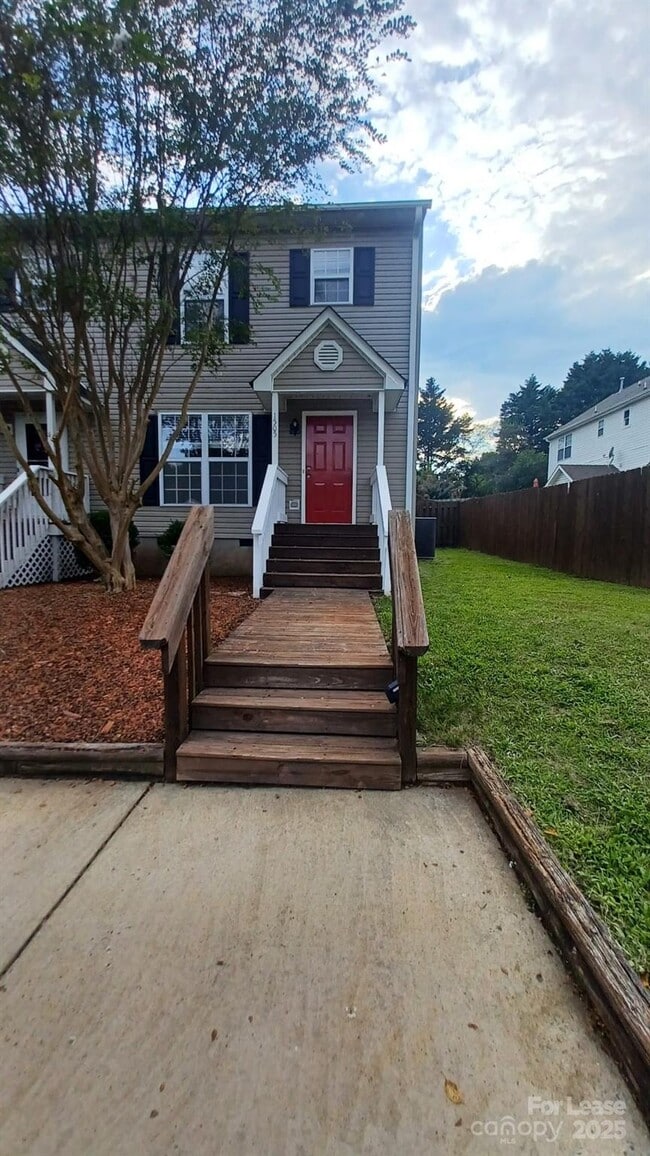 property at 1505 Flintwood Dr