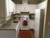 Building Photo - Veranda at the Park Apartamentos in Sacramento, California
