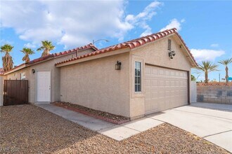 900 Calico Hills Ct in Las Vegas, NV - Building Photo - Building Photo