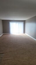2000 Bayside Dr in Palatine, IL - Building Photo - Building Photo
