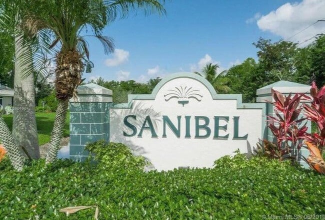 7870 Dixie Beach Cir in Tamarac, FL - Building Photo - Building Photo