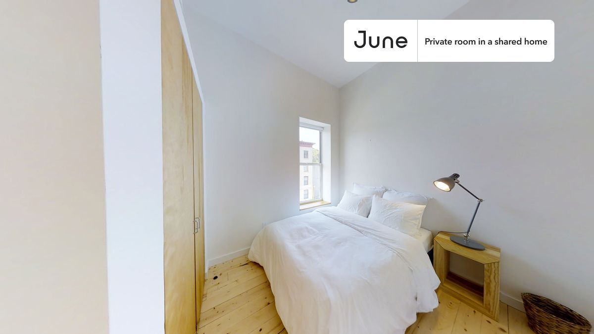 Private bedroom in 5 bed/2 bath Home in New York, NY - Building Photo