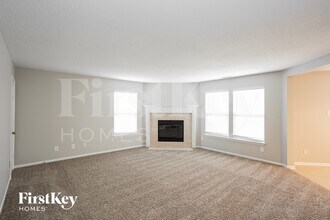 13796 Meadow Lake Dr in Fishers, IN - Building Photo - Building Photo