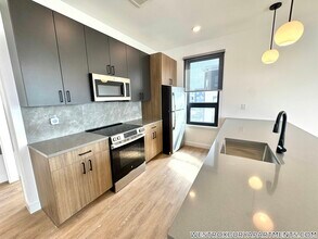199 Gardner St, Unit 403 in Boston, MA - Building Photo - Building Photo