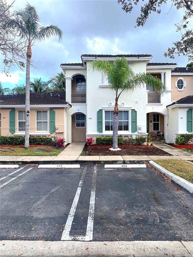 933 NE 42nd Pl in Homestead, FL - Building Photo - Building Photo